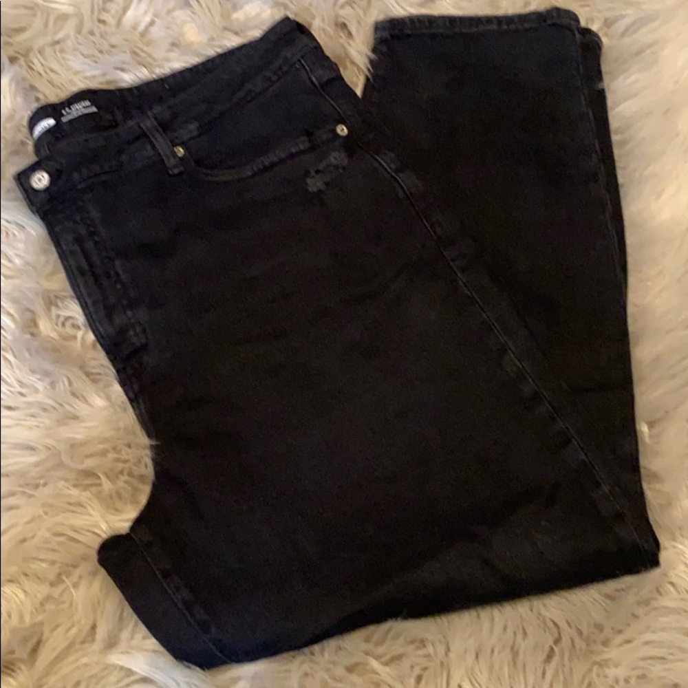 NWOT Straight Mid Rise Secret Slim Jeans 18